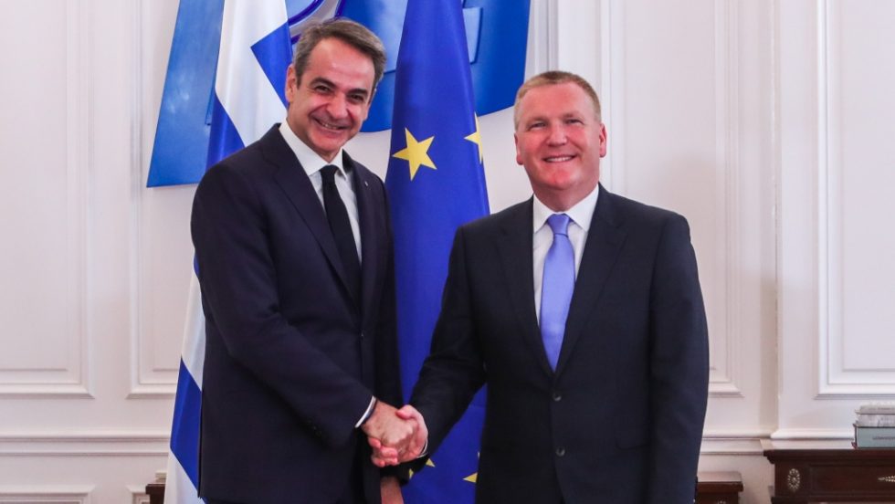 Συνάντηση Μητσοτάκη με τον Επίτροπο για το Κράτος Δικαίου: «Λαμβάνουμε υπόψη τις συστάσεις της Κομισιόν»